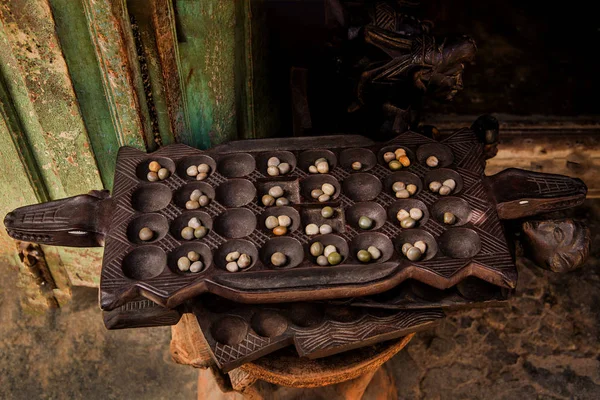 Jeu de main Mancala, Stone town, Tanzanie. Mancala est un jeu qui est très populaire en Afrique et les Arabes — Photo