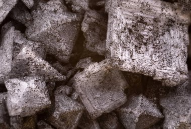 Kıbrıs 'ın büyük egzotik baharatlı siyah tanecikli süper makro çekimi tuzunu çok yakından içeriyor. İdeal yemek ve baharat geçmişi