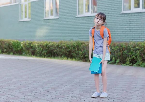 Triest Schoolmeisje Terug Naar School Portret Van Vermoeid Kind Met — Stockfoto