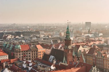 Kilise Kulesi ve Wrocaw eski şehirde