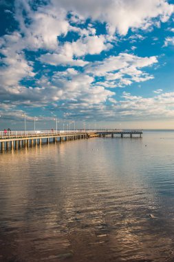 gün batımında Jurata içinde Pier