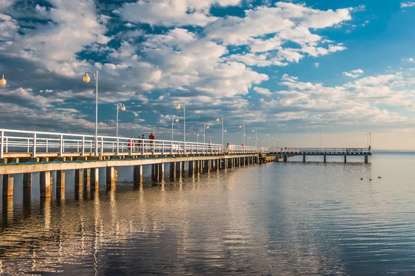 Muelle Que Conduce Hacia Horizonte —  Fotos de Stock