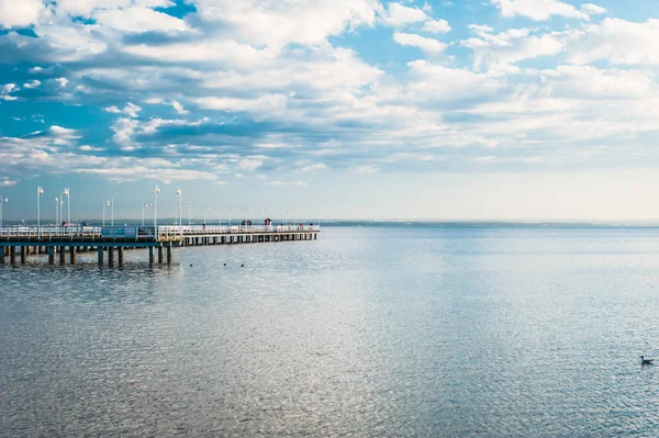 ufuk doğru giden bir iskele