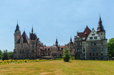 Moszna tüm kalede görünümünü