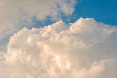 sema bulutlar ve mavi gökyüzü