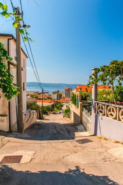 turistik şehir, Dugi fare orta Dalmaçya