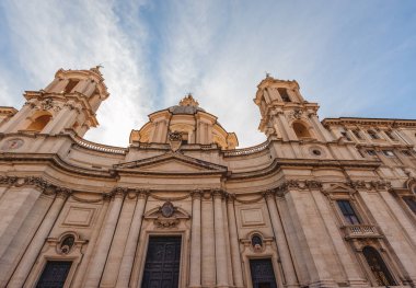 Roma'da St Agnieszka barok kilisesi