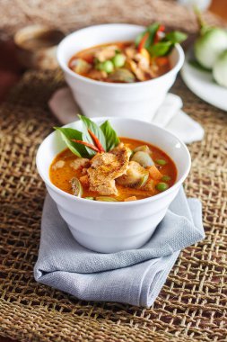  Patlıcan köri domuz ile baharatlı Tayland Gıda, sığ derinliği alan, domuz odaklanmak