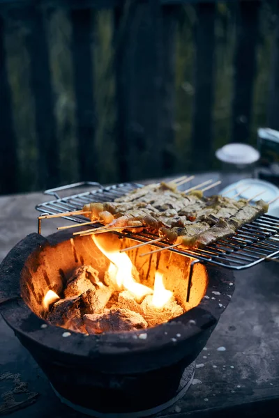 Pork satay grilling on stove. — Stock Photo, Image