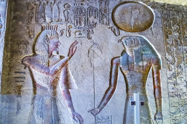 埃及卢克索国王谷的古代法老王墓室 带有象形文字 — 图库照片