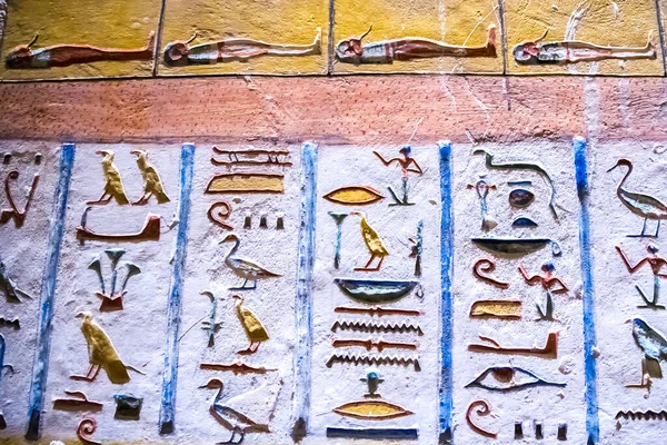 Αρχαίοι Ταφικοί Θάλαμοι Για Φαραώ Ιερογλυφικά Στην Κοιλάδα Των Βασιλιάδων — Φωτογραφία Αρχείου