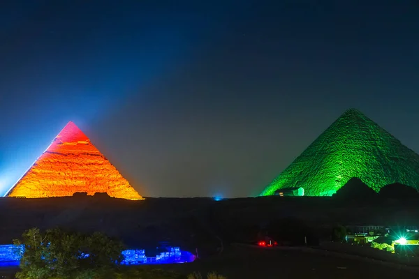 Μεγάλη Πυραμίδα Της Γκίζας Φωτίζεται Νύχτα Μνημείο Παγκόσμιας Κληρονομιάς Της — Φωτογραφία Αρχείου