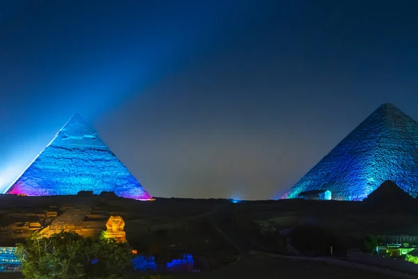 Μεγάλη Πυραμίδα Της Γκίζας Φωτίζεται Νύχτα Μνημείο Παγκόσμιας Κληρονομιάς Της — Φωτογραφία Αρχείου