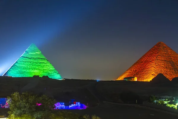 Giza大金字塔 夜间照明 教科文组织世界遗产所在地 埃及开罗 — 图库照片