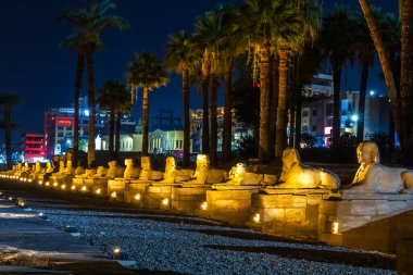 Günbatımında antik Luxor tapınağı, UNESCO Dünya Mirası alanı, Lüksör, Mısır.