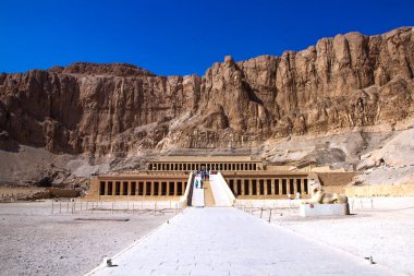 Kraliçe Hatshepsut 'un Morg Tapınağı, Lüksör, Mısır' daki Krallar Vadisi yakınlarında..