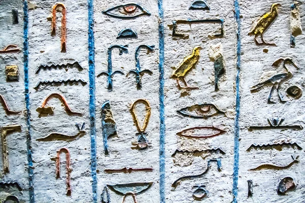 Gamle Gravkamre Faraoer Med Hieroglyffer Kongernes Dal Luxor Egypten - Stock-foto