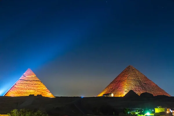 Wielka Piramida Gizie Oświetlona Nocy Lista Światowego Dziedzictwa Unesco Kair — Zdjęcie stockowe