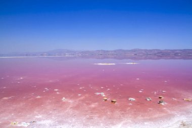 İran, Şiraz 'ın güzel pembe tuz gölü.
