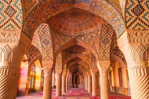 Famosa Mezquita Rosa Decorada Con Mosaicos Escrituras Caligráficas Religiosas Del —  Fotos de Stock