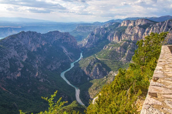 Verdon Gorge (Gorges du Verdon), Fransa 'nın güneydoğusunda bir nehir kanyonu..