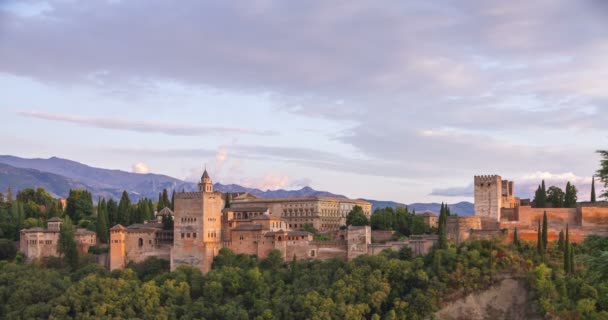 Παλάτι Αλάμπρα Στην Κορυφή Του Λόφου Timelapse Γρανάδα Ανδαλουσία Ισπανία — Αρχείο Βίντεο