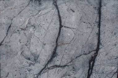 Çizikler ve çatlaklar ile taş doku parçası. Doğal arka plan.