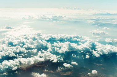 Anahatlar dağların yüksek irtifada uçak pencereden görüntüleme