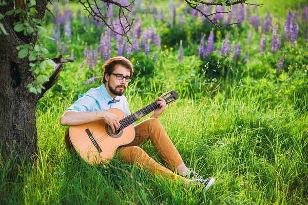 Romantic Concept Young Man Playing Guitar Outdoor Tree Lupine Background — Stock Photo, Image