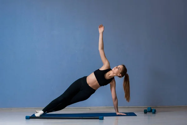 Fit Woman Doing Side Plank Yoga Pose Mat Concept Pilates — Stock Photo, Image