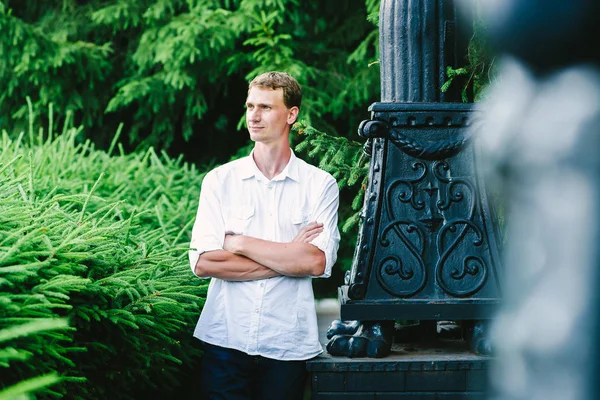 Confident Man Watches Aside Calmly Confidently Green Background — Stock Photo, Image