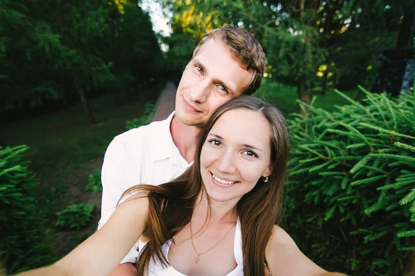Selfie Nice Couple Smiling Hugging Shot Outdoor Portrait Group Friends — Stock Photo, Image