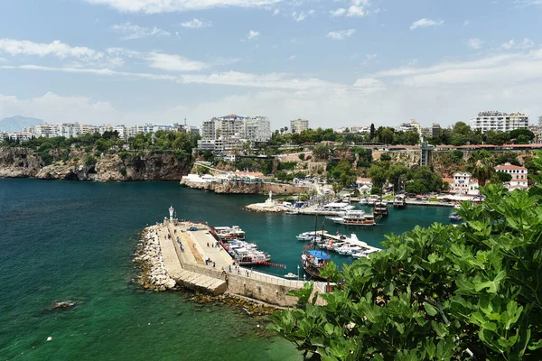 Akdeniz, ve Antalya kıyıları. Eski şehir Kaleici, Yat Marina