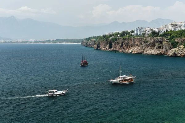 Středozemní Moře Pobřeží Antalye Mořský Záliv Turistickém Centru Města Antalya — Stock fotografie