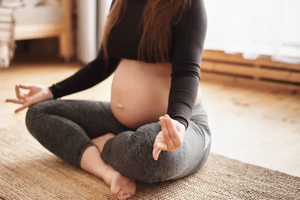 Беременность Йога Фитнес Концепция Крупный План Красивой Молодой Беременной Модели — стоковое фото