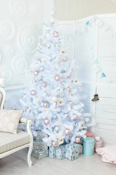 Vánoce Nový Rok Zdobené Interiéry Dárky Novoroční Strom — Stock fotografie