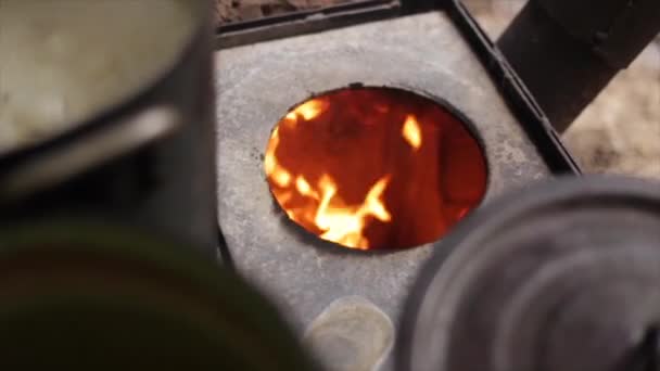 A burning flame in a burner. Old-fashioned stove. — Stock Video