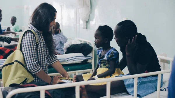 Kenia Kisumu Maja 2017 Grupa Kaukaski Ludzie Posiadający Trochę Afryki Obrazy Stockowe bez tantiem