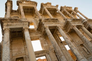 Eski bir büyük kütüphane kalıntıları. Efes. Türkiye 