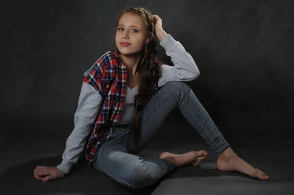 Menina Adolescente Bonita Retrato Estúdio — Fotografia de Stock