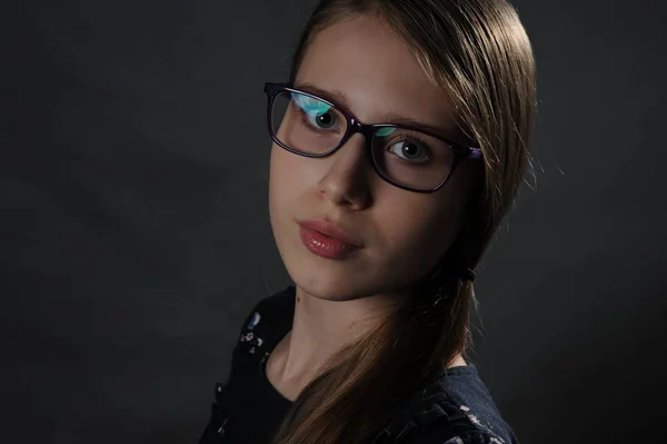 Όμορφη Έφηβος Κορίτσι Στούντιο Πορτρέτου — Φωτογραφία Αρχείου