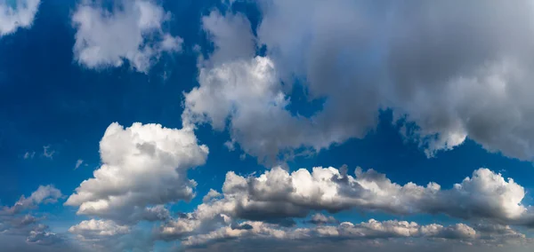 Fantásticas Nubes Suaves Contra Cielo Azul Composición Natural — Foto de Stock