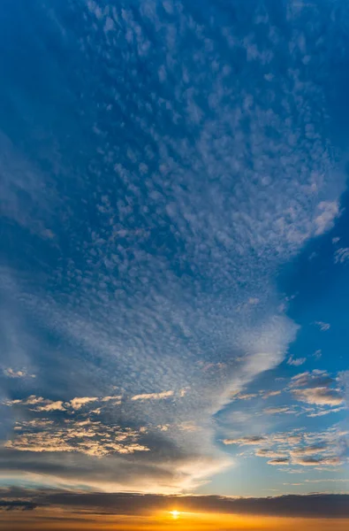 Φανταστικά Μαλακά Σύννεφα Κατά Την Ανατολή Φυσική Σύνθεση — Φωτογραφία Αρχείου