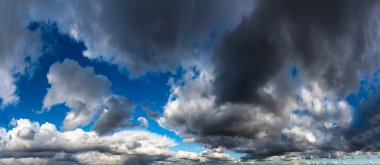 Fantastik kara bulutlar, gökyüzü manzarası
