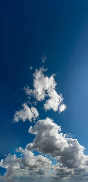 Traumhaft Weiche Wolken Vor Blauem Himmel Natürliche Zusammensetzung — Stockfoto