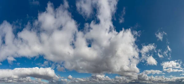 Fantásticas Nubes Suaves Contra Cielo Azul Composición Natural — Foto de Stock