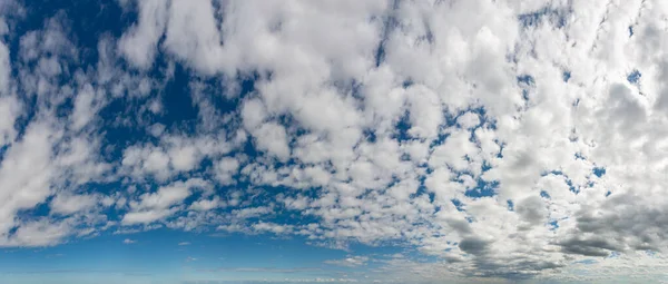 Fantastische Zachte Wolken Tegen Blauwe Lucht Natuurlijke Samenstelling — Stockfoto