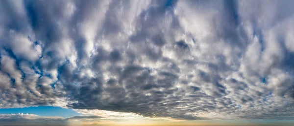 Fantásticas Nuvens Escuras Nascer Sol — Fotografia de Stock