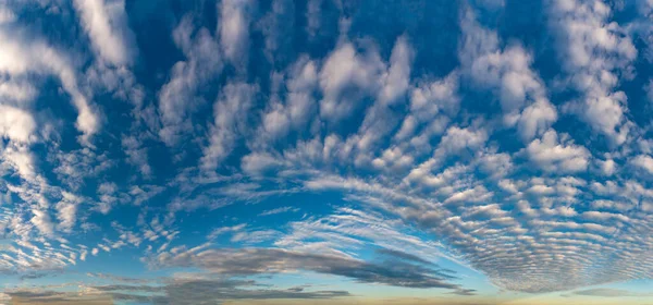 Fantásticas Nubes Suaves Contra Cielo Azul Composición Natural — Foto de Stock