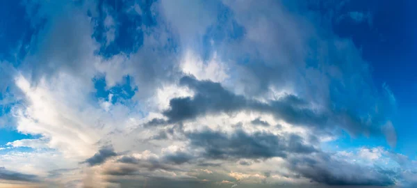 Fantastyczne Miękkie Chmury Tle Błękitnego Nieba Naturalny Skład — Zdjęcie stockowe